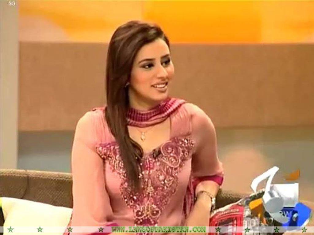 Madiha naqvi was born on 11 april 1985 in pakistan and is 36 years old. Madiha Naqvi in Amazing Salwar Kameez - Pakistan "The Land ...