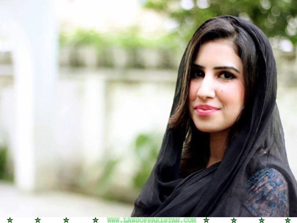 Absa Komal is beautiful female Pakistani anchor. 